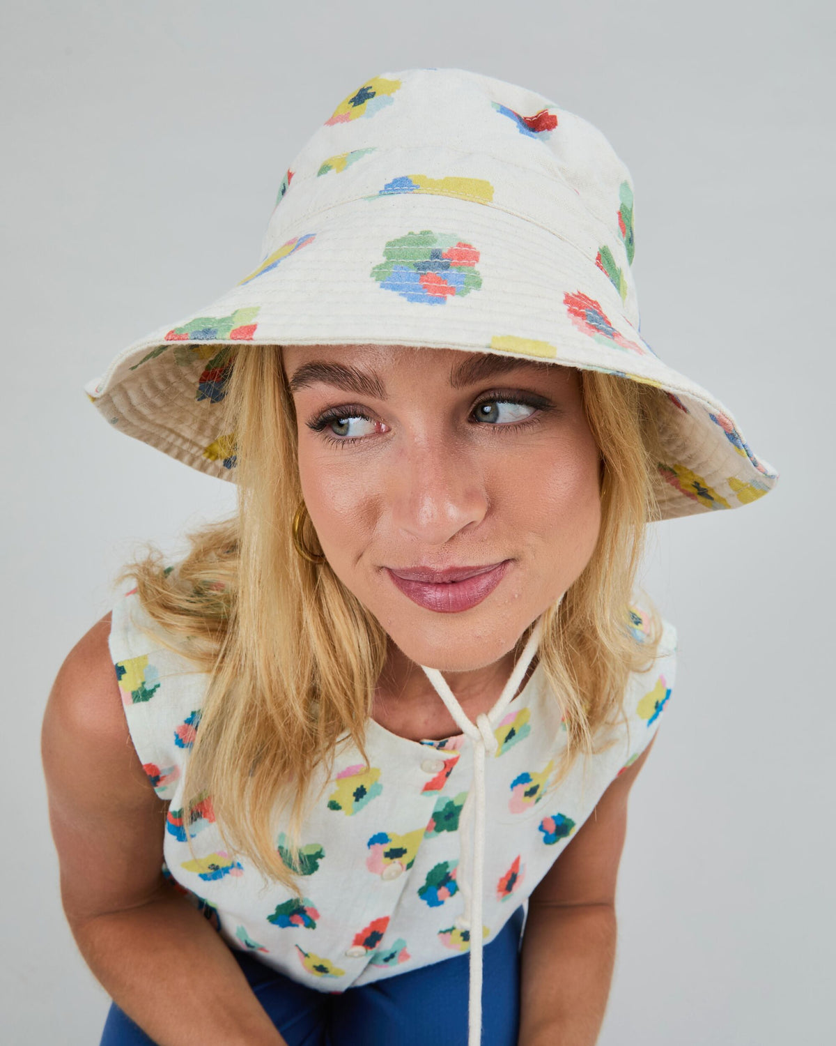 Mini flower bucket hat Ecru